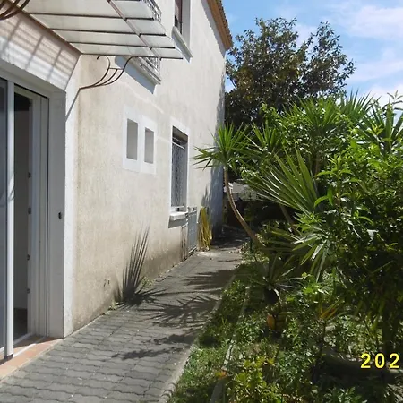 Apartment Rez De Chaussee Climatise Dans Aigues-Mortes