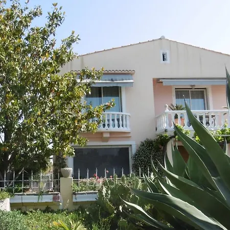 Appartement Rez De Chaussée Climatisé Dans Aigues-Mortes