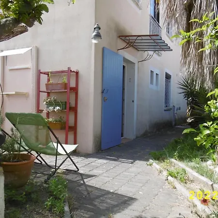 Appartement Rez De Chaussée Climatisé Dans Aigues-Mortes