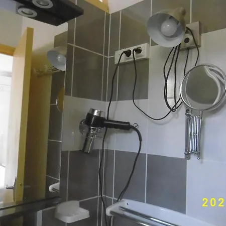 Rez De Chaussee Climatise Dans شقة إج مورت