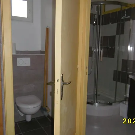 Rez De Chaussee Climatise Dans شقة إج مورت