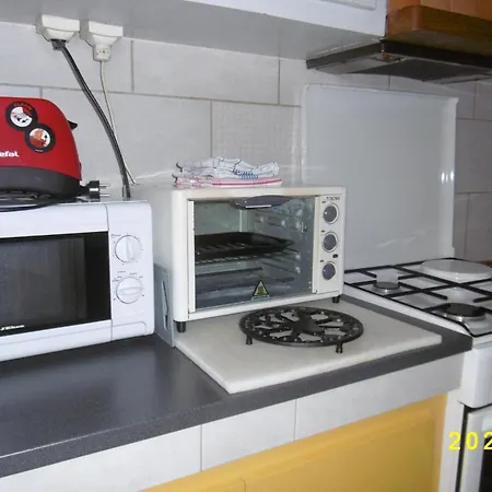 Rez De Chaussee Climatise Dans エーグ・モルト