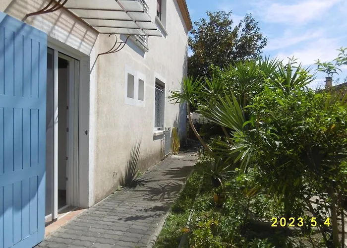 Appartement Rez De Chaussée Climatisé Dans Aigues-Mortes